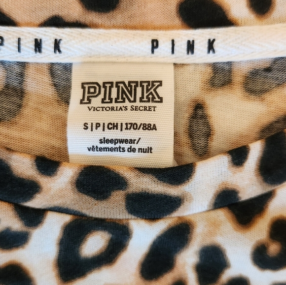 Victoria's Secret Pink Leopard Print T-Shirt Splits On The Side Size Small - Picture 2 of 9